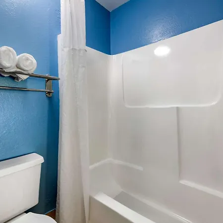 Quality Inn Sarasota North Near Lido Key Beach Exterior photo