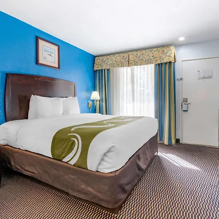 Quality Inn Sarasota North Near Lido Key Beach Exterior photo