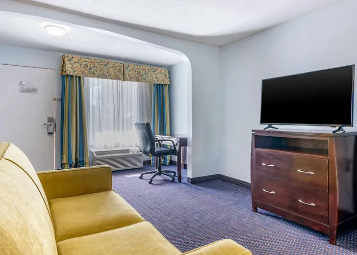 Quality Inn Sarasota North Near Lido Key Beach