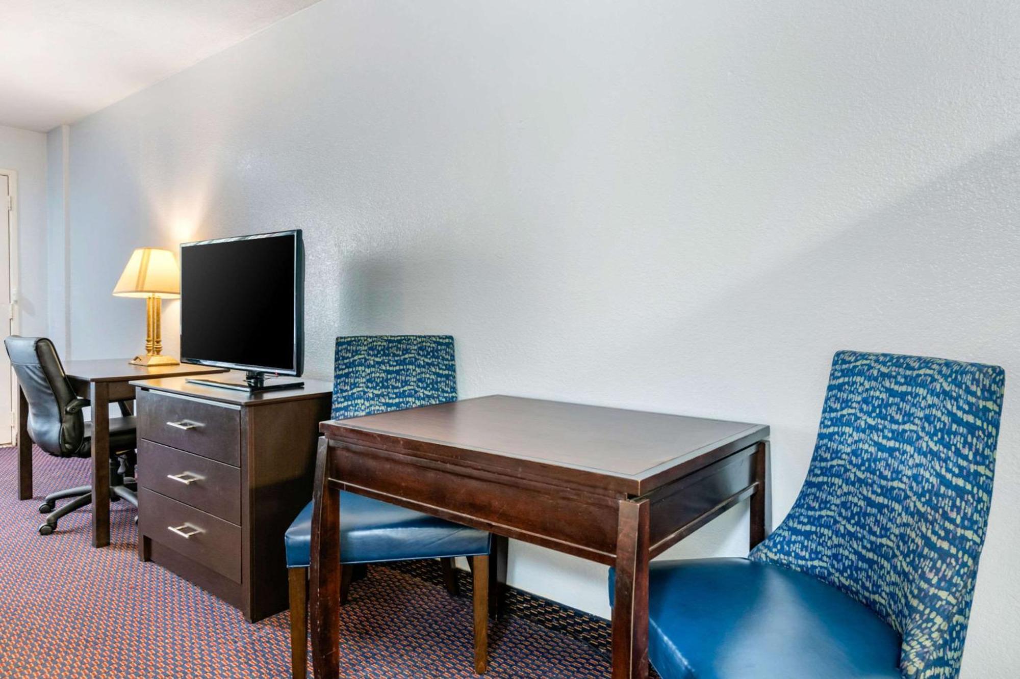Quality North Near Lido Key Beach Inn