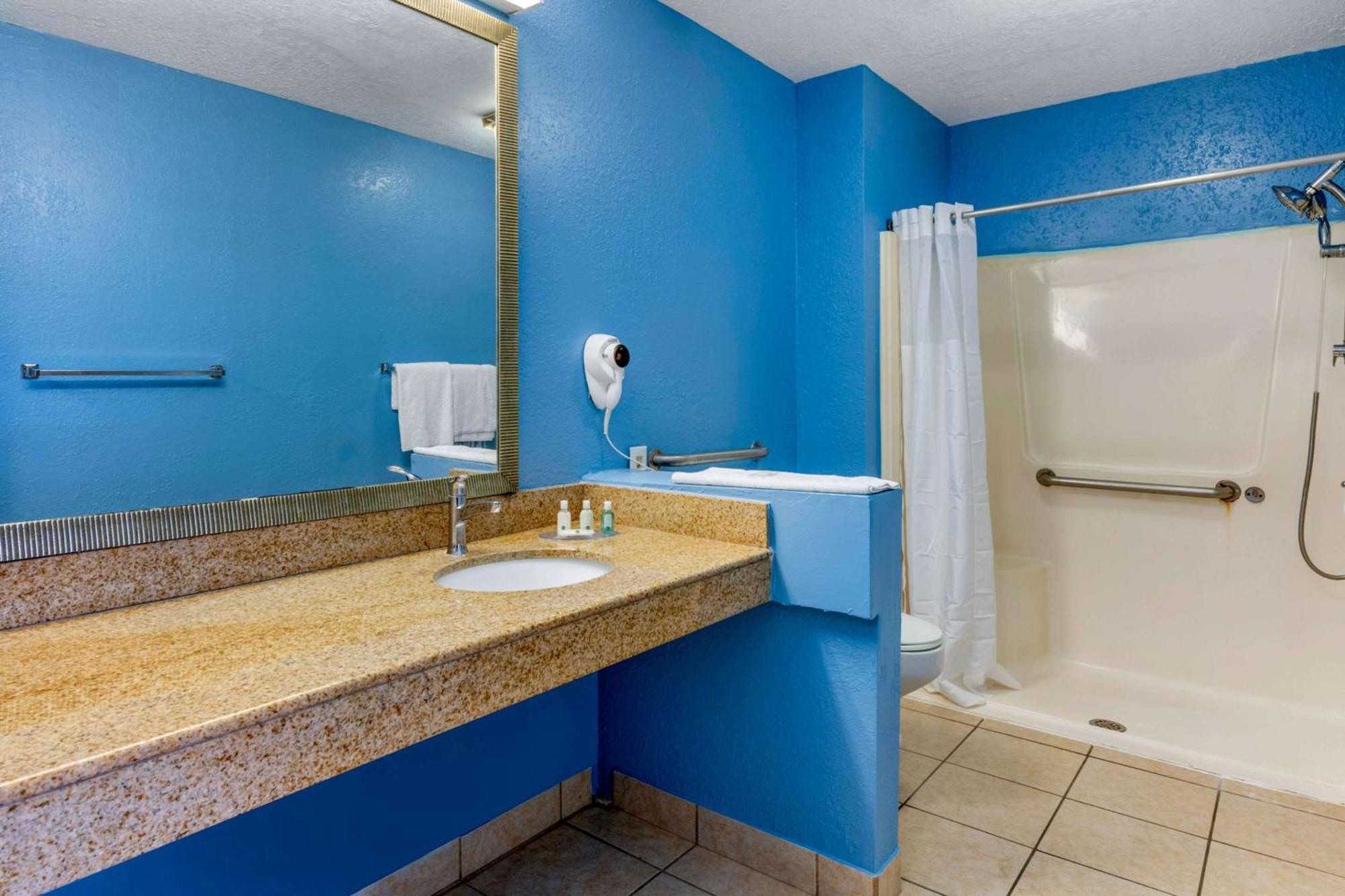Inn Quality North Near Lido Key Beach