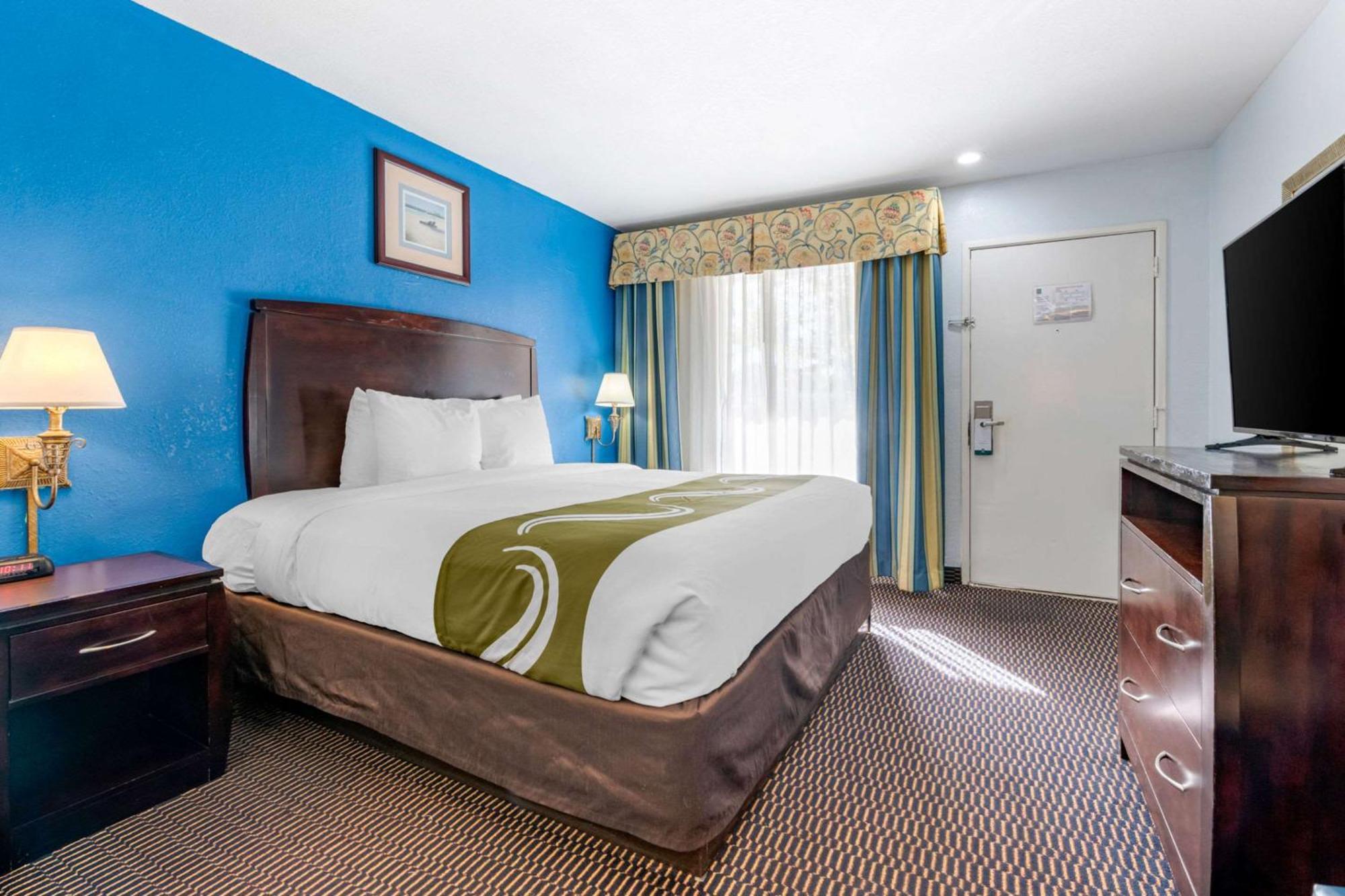 Quality North Near Lido Key Beach Inn 2*