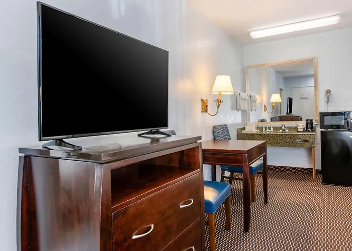 Quality Inn Sarasota North Near Lido Key Beach