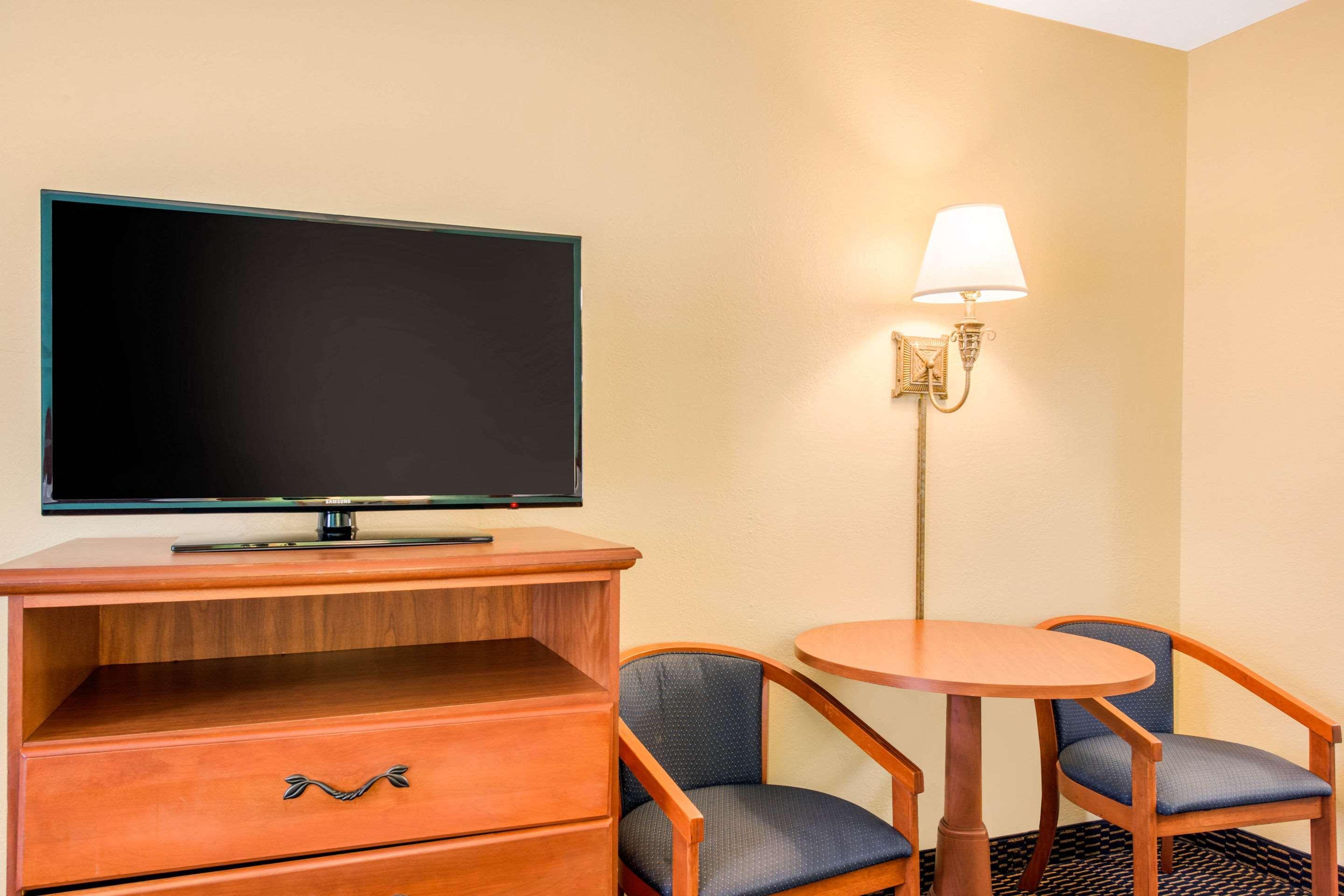 Quality North Near Lido Key Beach Inn