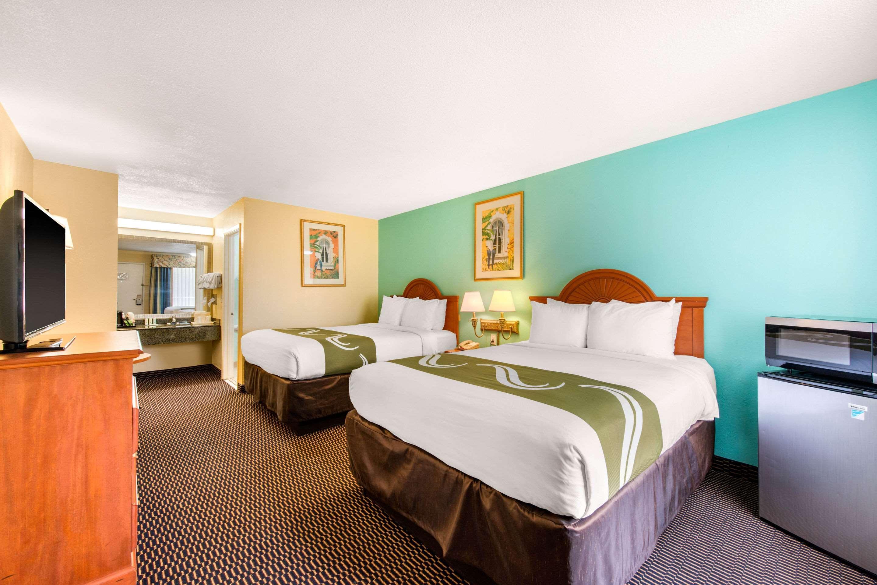 Inn Quality North Near Lido Key Beach 2*
